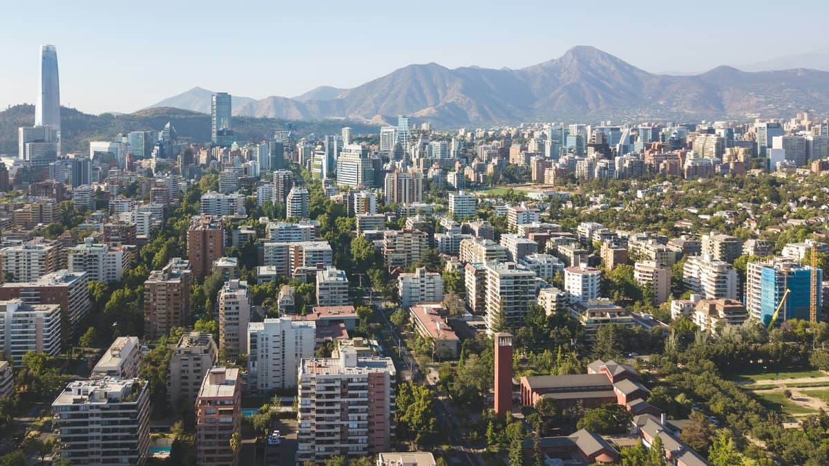 Terremoto de 8,8 y 525 muertos: la norma sísmica chilena que evita que los edificios se vuelvan tumbas