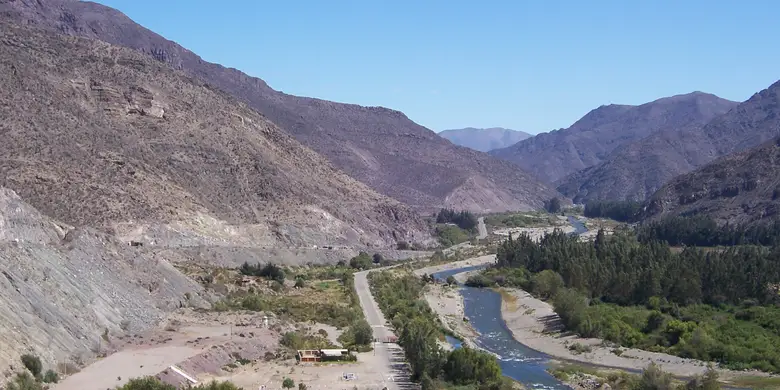 El Valle del Elqui y el embalse Puclaro vistos desde el muro de la represa