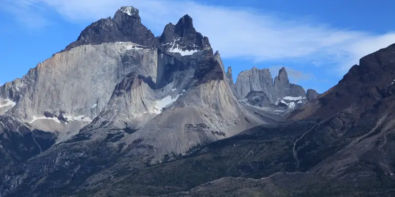Los Cuernos del Paine sobre el lago Pehoé, Magallanes