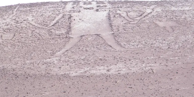 El geoglifo Gigante de Atacama grabado en la ladera del Cerro Unita, Tarapacá